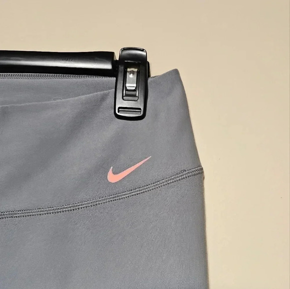 Nike Ten Less Plastic Bottles Capri Pants Womens Size Medium Athletic Activewear - Picture 6 of 7